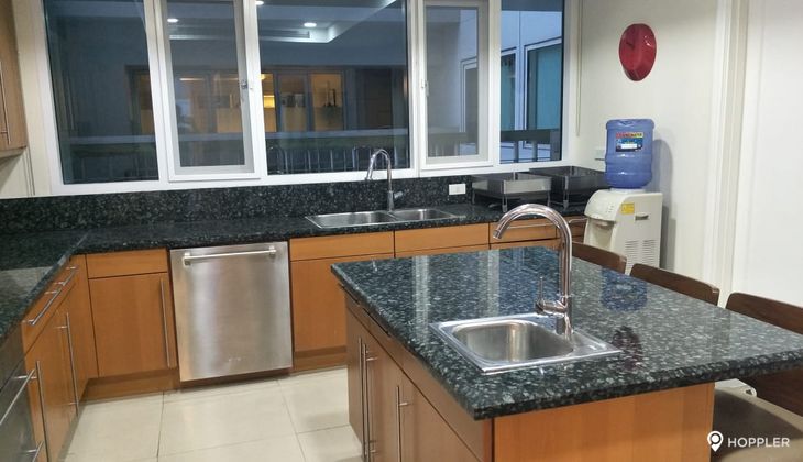 "3BR Condo for Rent in One Roxas Triangle, Urdaneta Village, Makati"10