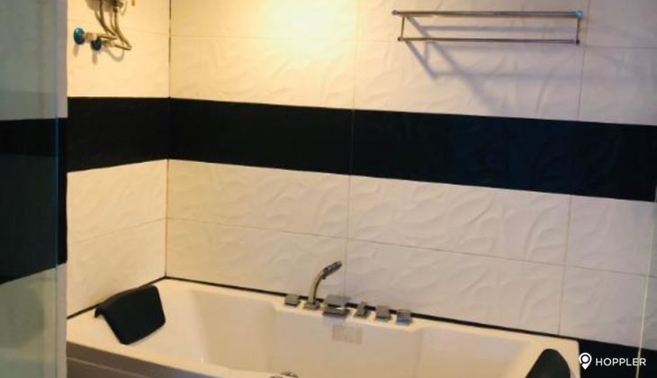 "2BR Condo for Rent in ADB Avenue Tower, Ortigas Center, Pasig"09