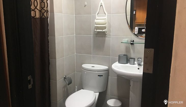 "Studio Condo for Rent in Fairways Tower, BGC - Bonifacio Global City, Taguig"06
