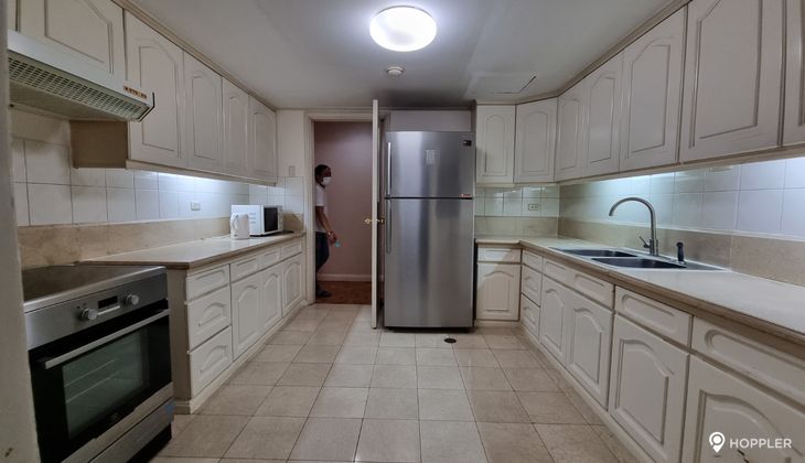 "2BR Condo for Rent in The Frabella 1, Legazpi Village, Makati"10