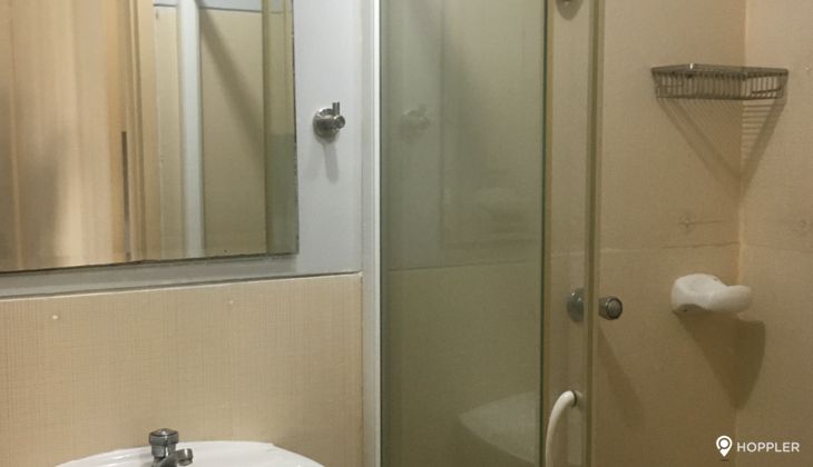 "2BR Condo for Rent in Field Residences , San Dionisio, Parañaque"10
