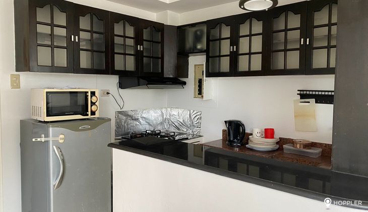 "2BR Condo for Rent in Bonifacio Heights, Lawton Avenue, Taguig"09