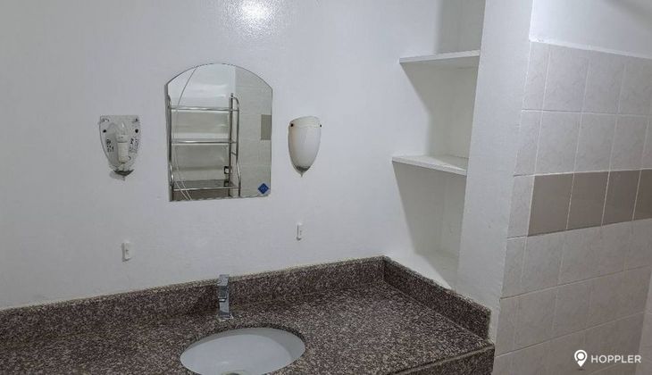 "3BR Condo for Rent in Bonifacio Heights, Lawton Avenue, Taguig"09