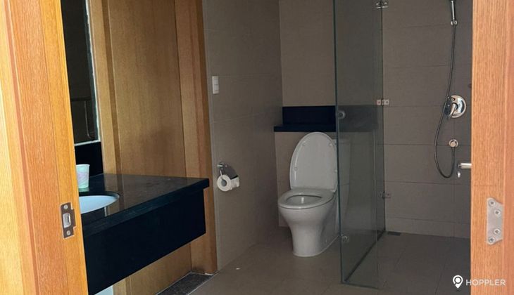 "1BR Condo for Rent in Park Terraces, San Lorenzo Village, Makati"04