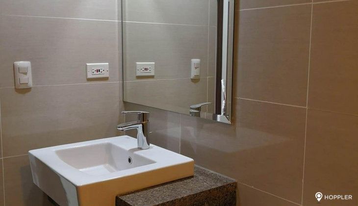 "1BR Condo for Rent in Three Central, Salcedo Village, Makati"08