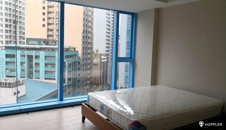 "1BR Condo for Rent in Three Central, Salcedo Village, Makati"10