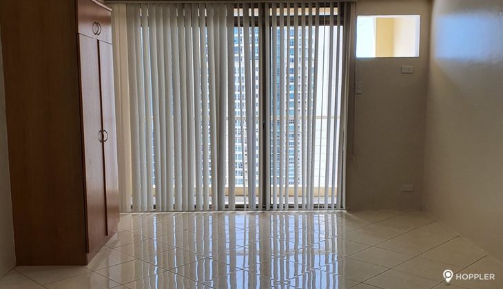 "Studio Condo for Rent in Paseo Parkview Suites, Salcedo Village, Makati"02