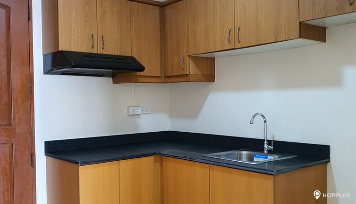 "Studio Condo for Rent in Paseo Parkview Suites, Salcedo Village, Makati"04