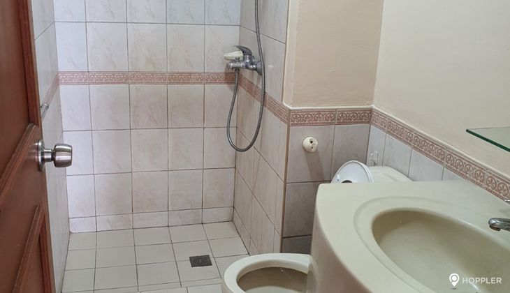 "Studio Condo for Rent in Paseo Parkview Suites, Salcedo Village, Makati"05