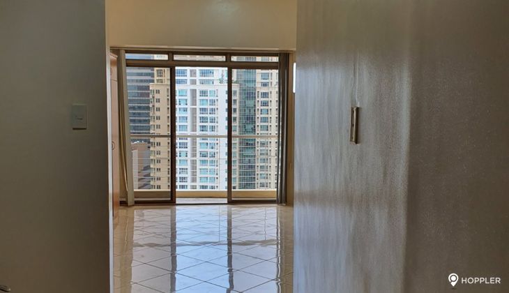 "Studio Condo for Rent in Paseo Parkview Suites, Salcedo Village, Makati"06