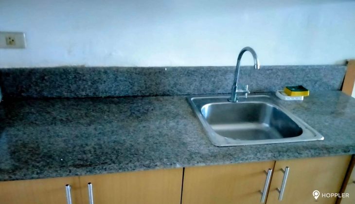 "Studio Condo for Rent in The Grand Towers, Malate, Manila"02