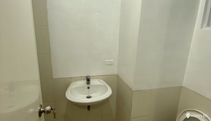 "Studio Condo for Rent in La Verti Residences, Cartimar, Pasay"03