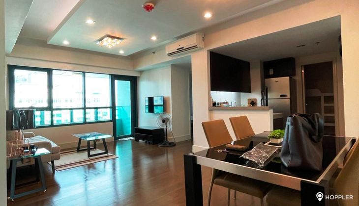 "2BR Condo for Rent in Edades Tower and Garden Villas, Rockwell Center, Makati"02