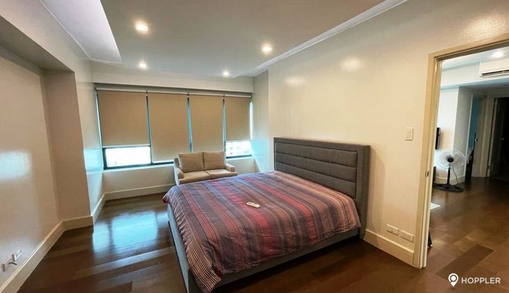 "2BR Condo for Rent in Edades Tower and Garden Villas, Rockwell Center, Makati"05