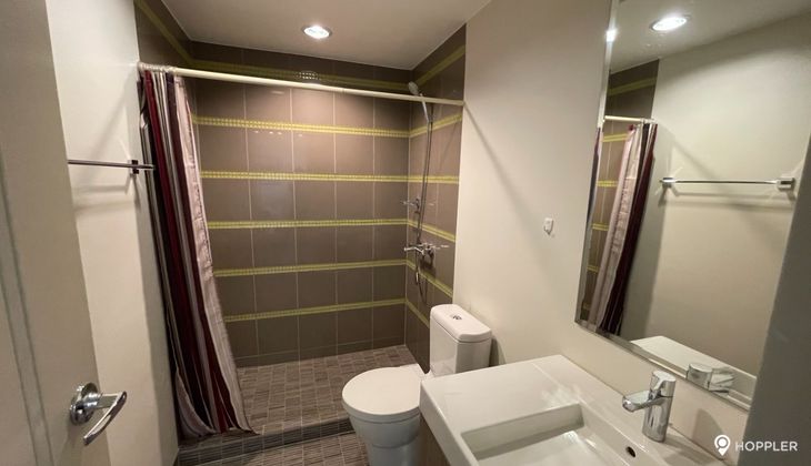 "2BR Condo for Rent in Edades Tower and Garden Villas, Rockwell Center, Makati"07