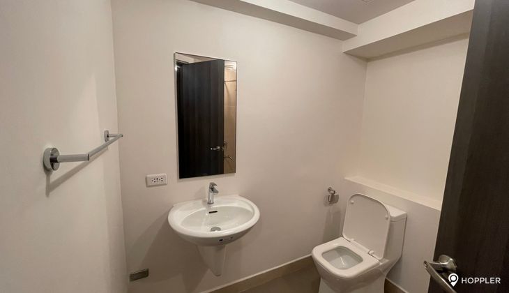 "1BR Condo for Rent in The Rise Makati, San Antonio Village, Makati"04