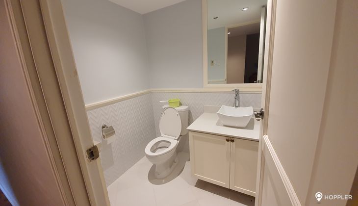 "3BR Condo for Rent in Twin Towers, Urdaneta Village, Makati"06