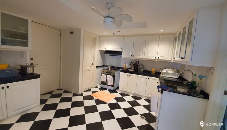 "3BR Condo for Rent in Twin Towers, Urdaneta Village, Makati"08