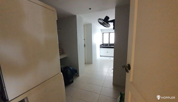 "3BR Condo for Rent in Twin Towers, Urdaneta Village, Makati"10