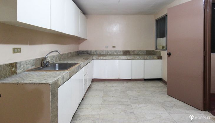 "3BR Condo for Rent in Goldland Plaza, Greenhills, San Juan"03