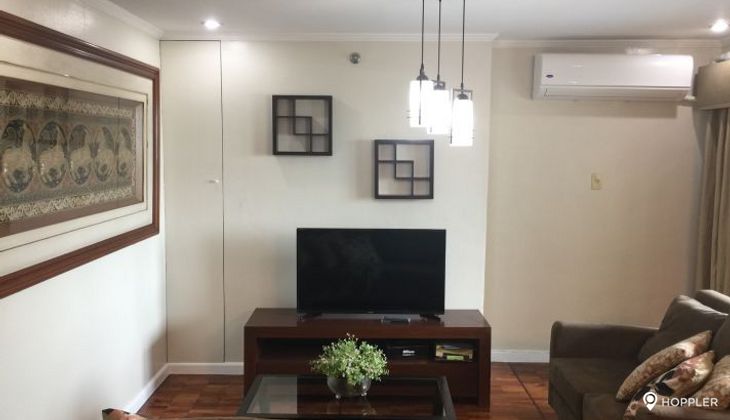 "2BR Condo for Rent in Classica Tower Condominium, Salcedo Village, Makati"02