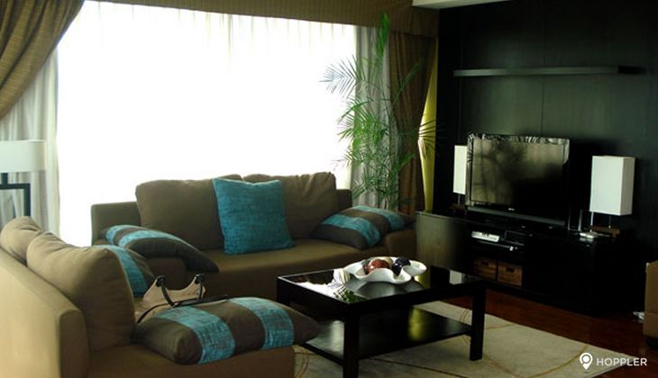 "2BR Condo for Rent in The Residences at Greenbelt, Legazpi Village, Makati"10