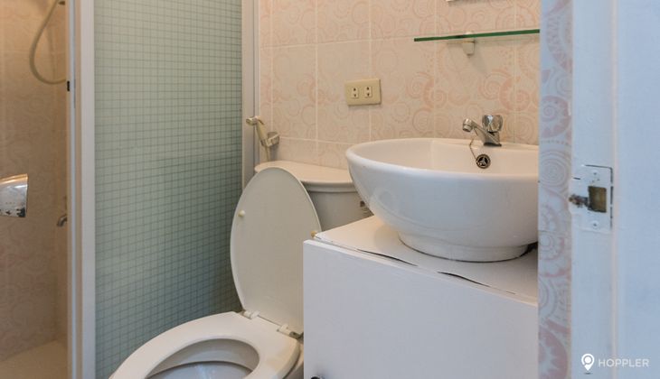"2BR Condo for Rent in One Burgundy Plaza, Loyola Heights, Quezon City"06