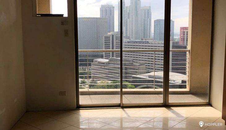 "Studio Condo for Rent in Paseo Parkview Suites, Salcedo Village, Makati"04