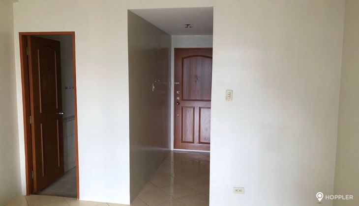 "Studio Condo for Rent in Paseo Parkview Suites, Salcedo Village, Makati"05