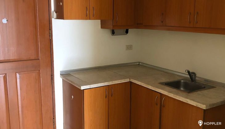 "Studio Condo for Rent in Paseo Parkview Suites, Salcedo Village, Makati"06