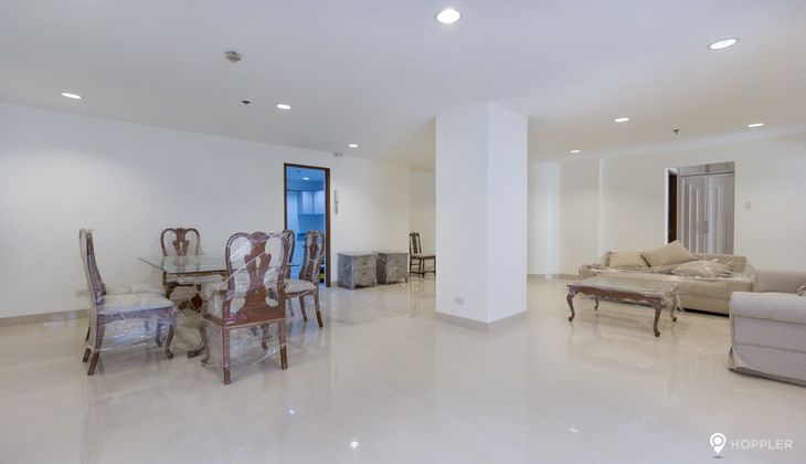 "2BR Condo for Rent in La Maison, San Lorenzo Village, Makati"05