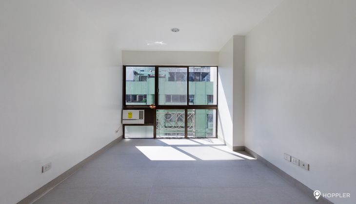 "2BR Condo for Rent in La Maison, San Lorenzo Village, Makati"06