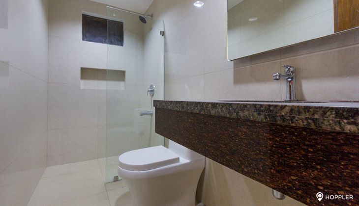 "2BR Condo for Rent in La Maison, San Lorenzo Village, Makati"08