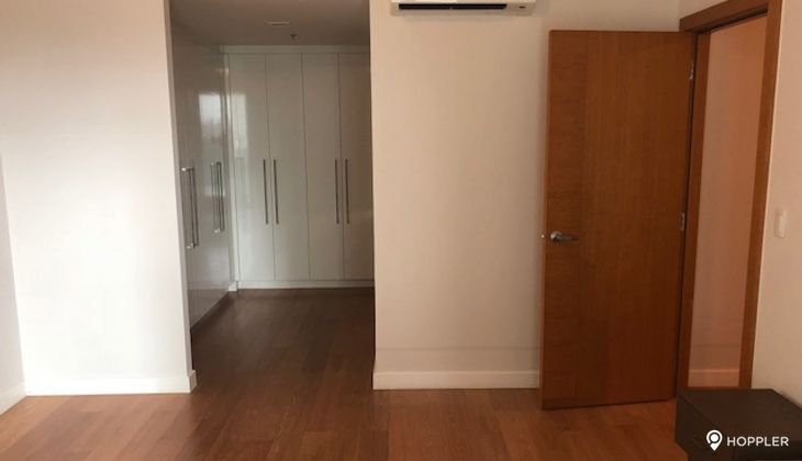 "1BR Condo for Rent in Park Terraces, San Lorenzo Village, Makati"05