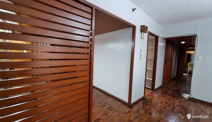 "2BR Condo for Rent in Tropical Palms, Legazpi Village, Makati"09