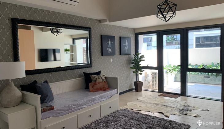 "Studio Condo for Rent in Salcedo Skysuites, Salcedo Village, Makati"02