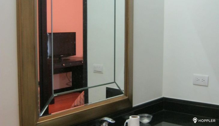 "1BR Condo for Rent in The Residences at Greenbelt, Legazpi Village, Makati"06