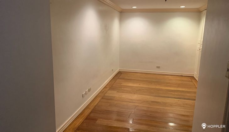 "2BR Condo for Rent in LPL Center, Salcedo Village, Makati"02