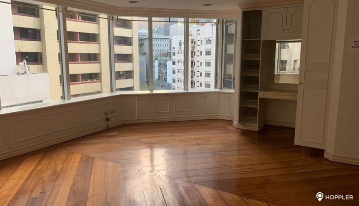 "2BR Condo for Rent in LPL Center, Salcedo Village, Makati"05