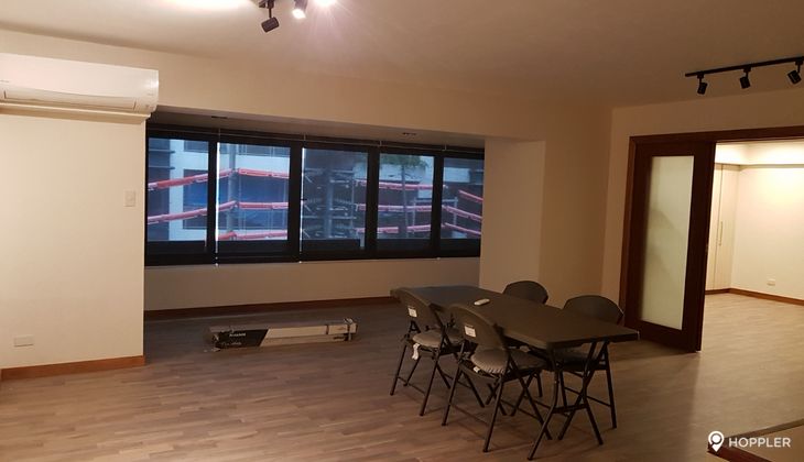 "2BR Condo for Rent in Torre De Salcedo, Legazpi Village, Makati"02