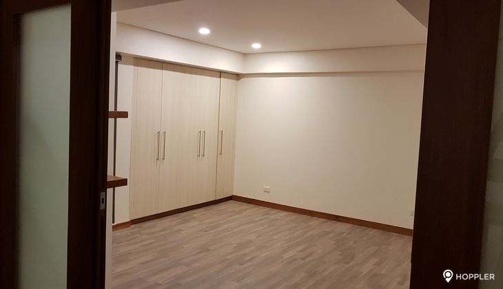 "2BR Condo for Rent in Torre De Salcedo, Legazpi Village, Makati"04