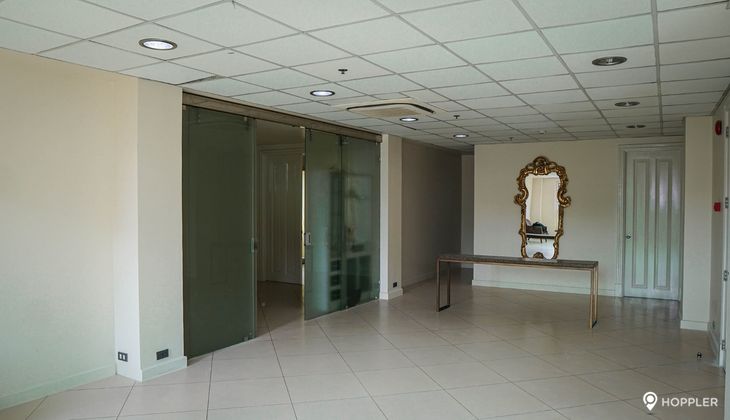 "5BR Condo for Rent in EW Building , Poblacion, Makati"04