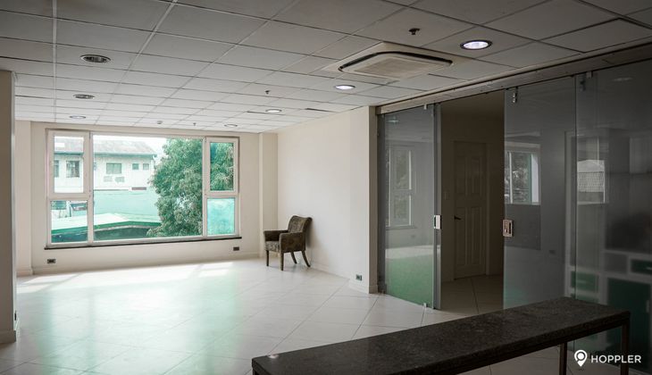 "5BR Condo for Rent in EW Building , Poblacion, Makati"05
