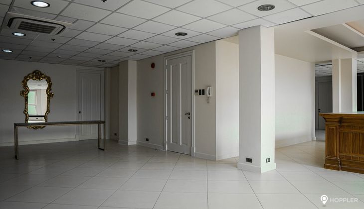 "5BR Condo for Rent in EW Building , Poblacion, Makati"08