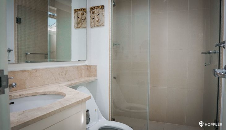 "2BR Condo for Rent in The Manansala, Rockwell Center, Makati"04