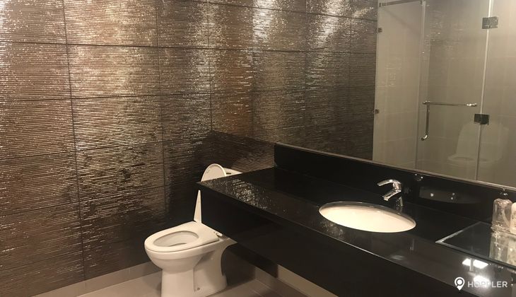 "2BR Condo for Rent in Park Terraces, San Lorenzo Village, Makati"04