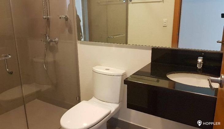 "1BR Condo for Rent in Park Terraces, San Lorenzo Village, Makati"02