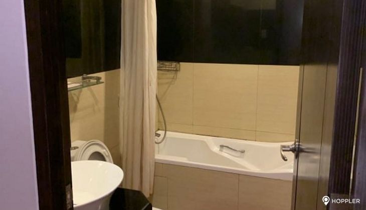 "1BR Condo for Rent in One Central, Salcedo Village, Makati"08