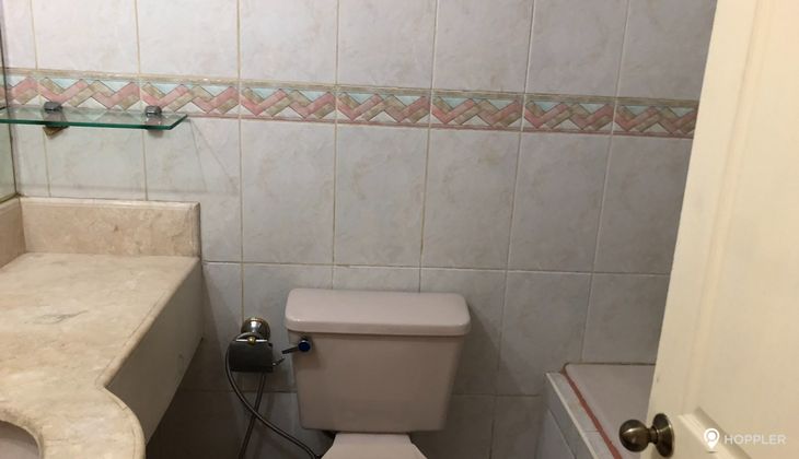 "2BR Condo for Rent in One Lafayette Square, Salcedo Village, Makati"02