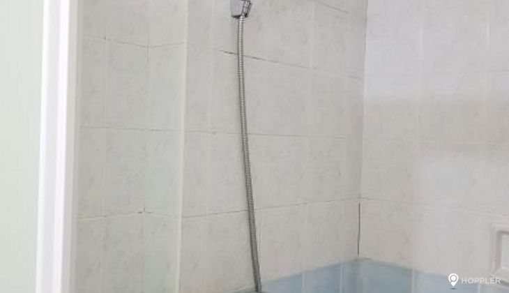"2BR Condo for Rent in One Orchard Road, Eastwood City, Quezon City"09